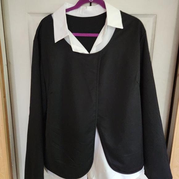 Chic Black Blouse with White Accents - Picture 2 of 10